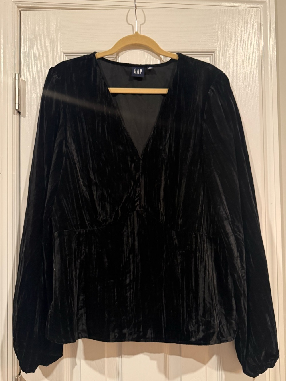 GAP Black Crushed Velvet V-Neck Blouse | XL Tall